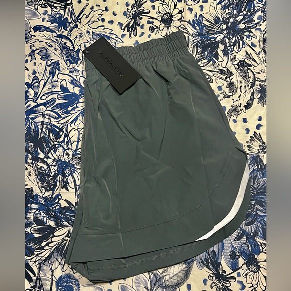 Alphalete Varsity Stride Short with Liner - Grey - Picture 5 of 5